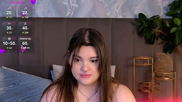 Snapshot of EmilyHyde chatting on March 2026 10:28:02 AM EmilyHyde online show from March 2026 10:28:02 AM