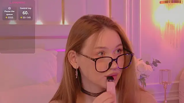 Snapshot of NancySmitts chatting on October 2025 03:51:02 PM NancySmitts online show from October 2025 03:51:02 PM