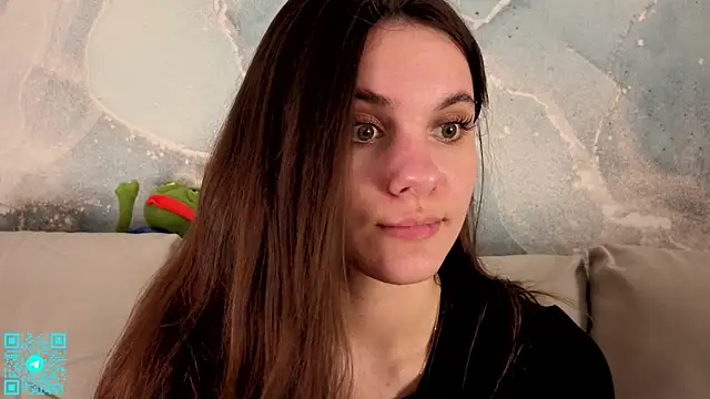 Snapshot of chloemilka chatting on April 2026 05:33:02 PM chloemilka online show from April 2026 05:33:02 PM