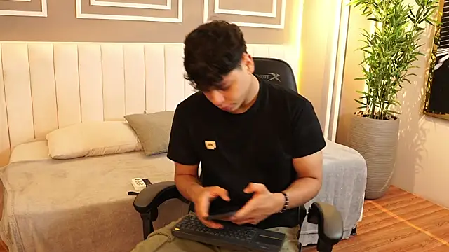 Ethan occonor online show from December 2025 12:22:01 PM