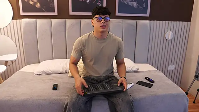Ethan occonor online show from May 2026 08:32:01 PM