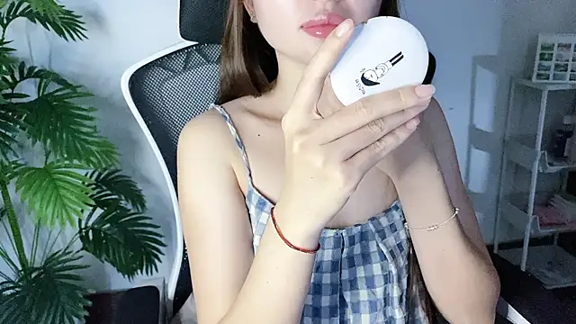 Snapshot of LiLi_Sweetie chatting on September 2025 04:12:01 AM LiLi Sweetie online show from September 2025 04:12:01 AM