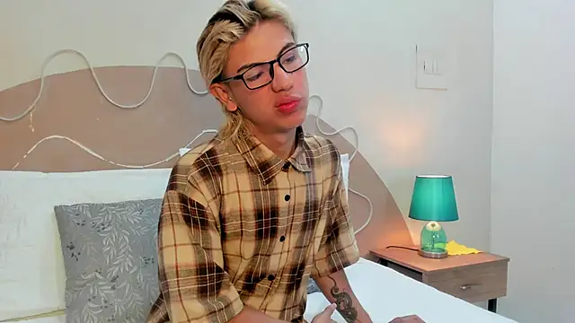 Enrrixxx  online show from November 2025 07:24:02 PM