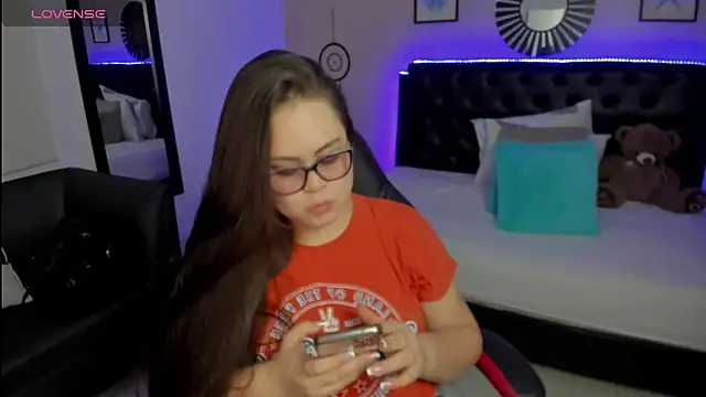 LolaVillalobos online show from October 2025 02:25:02 PM