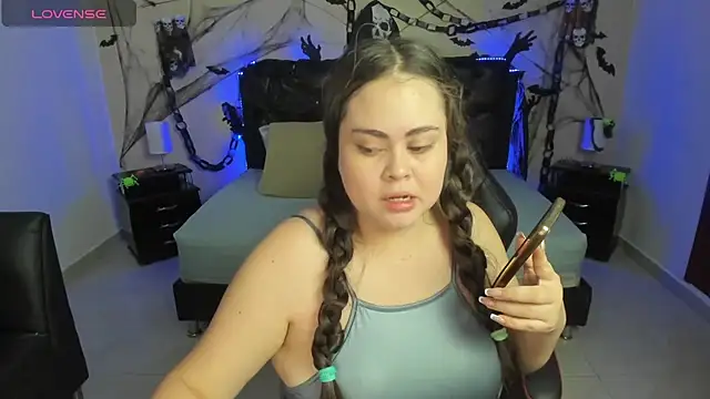 LolaVillalobos online show from October 2025 11:33:02 AM