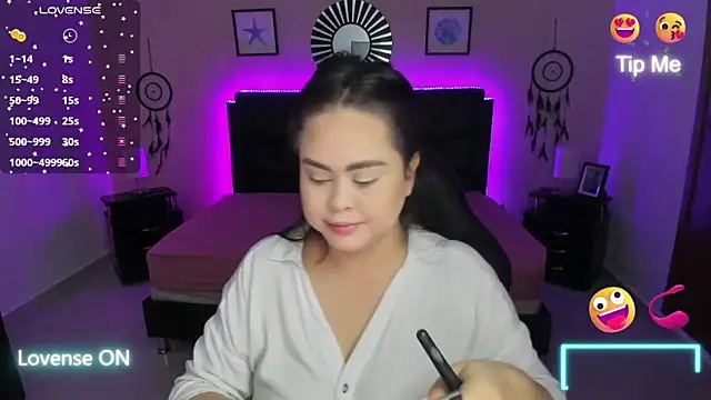 LolaVillalobos online show from November 2025 01:55:02 PM