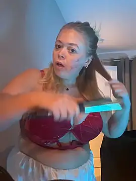 Snapshot of KaylaTrudi chatting on February 2026 10:19:01 PM KaylaTrudi online show from February 2026 10:19:01 PM