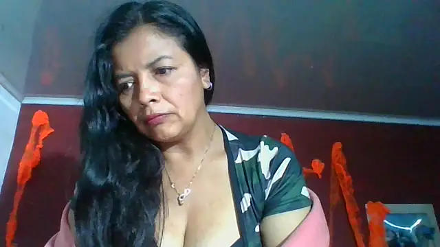 Snapshot of DianaOchoa_ chatting on October 2025 10:33:02 AM DianaOchoa online show from October 2025 10:33:02 AM
