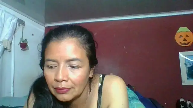 Snapshot of DianaOchoa_ chatting on November 2025 03:27:01 AM DianaOchoa online show from November 2025 03:27:01 AM