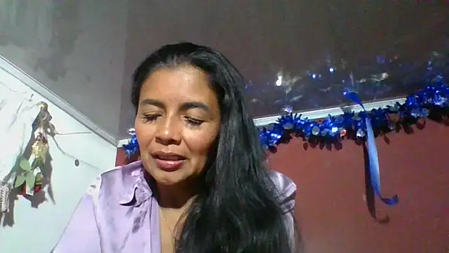 Snapshot of DianaOchoa_ chatting on December 2025 04:09:01 AM DianaOchoa online show from December 2025 04:09:01 AM