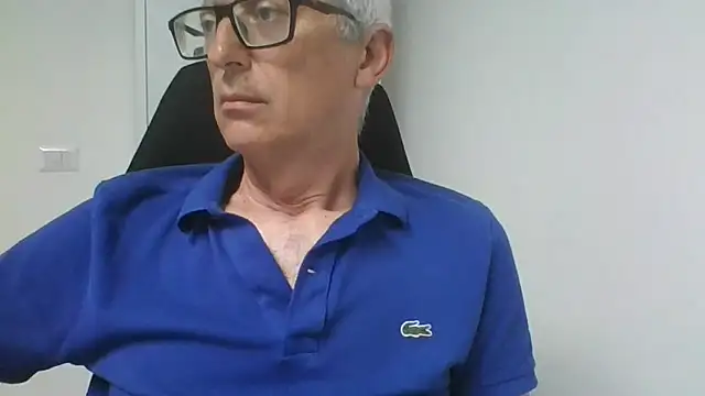 Snapshot of Sensor2000 chatting on June 2026 03:39:02 PM Sensor2000 online show from June 2026 03:39:02 PM