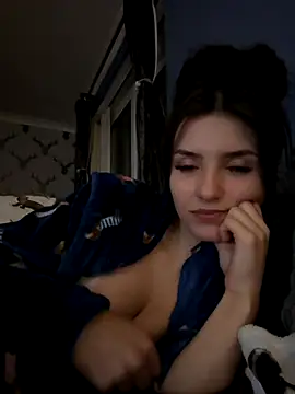 Snapshot of Naughty_CrystalXX chatting on October 2025 01:25:01 AM Naughty CrystalXX online show from October 2025 01:25:01 AM