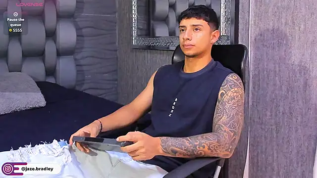 jaze bradley online show from October 2025 11:19:01 AM