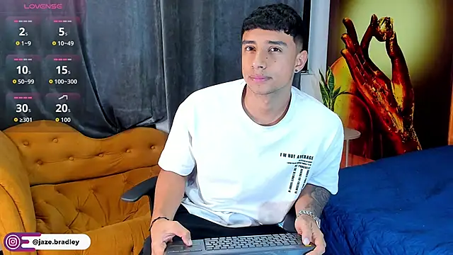 jaze bradley online show from October 2025 11:33:02 AM