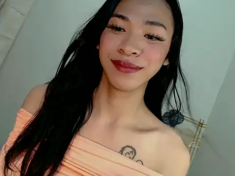 Annaloula online show from November 2025 05:55:02 PM