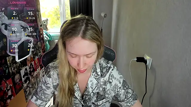 NicoleRiccii online show from October 2025 01:32:02 PM