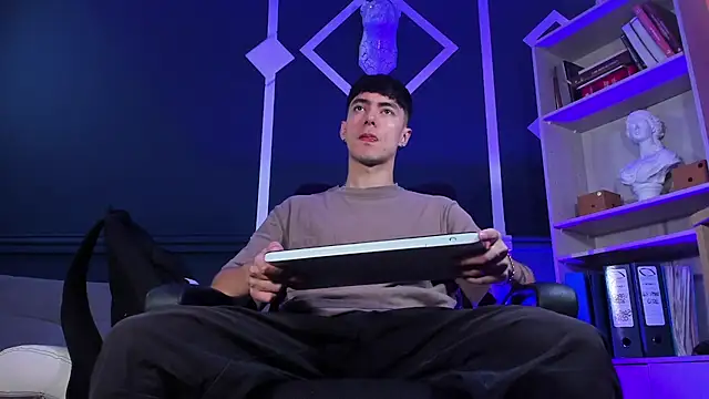 etham wolf  online show from September 2025 03:45:01 PM