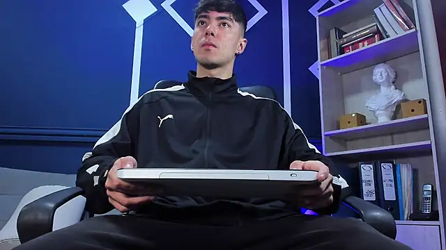 etham wolf  online show from October 2025 11:51:02 AM