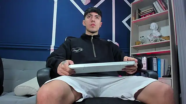 etham wolf  online show from November 2025 12:31:02 PM