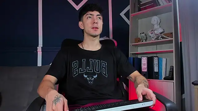 etham wolf  online show from November 2025 12:27:02 PM