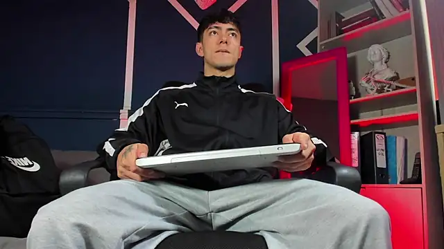 etham wolf  online show from November 2025 02:06:02 PM