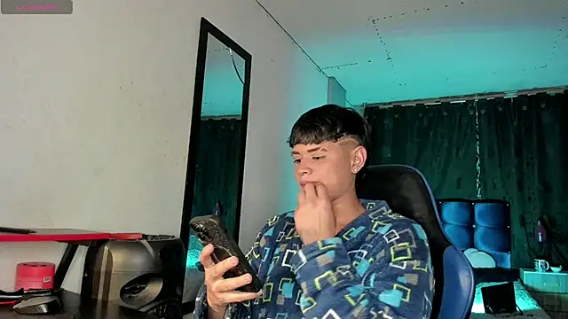 Snapshot of Jostin18 chatting on April 2026 04:48:01 AM Jostin18 online show from April 2026 04:48:01 AM