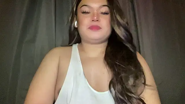 Snapshot of RedHead_Thalia chatting on February 2026 11:06:01 PM RedHead Thalia online show from February 2026 11:06:01 PM