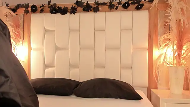 Daphne And Roger online show from January 2026 11:04:02 AM