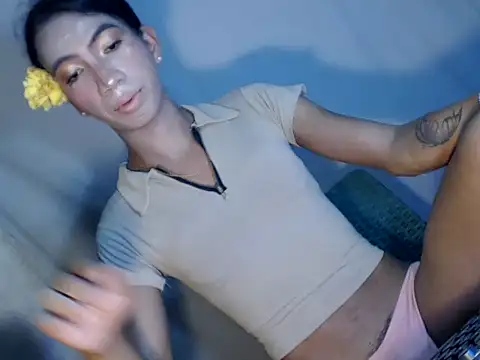 Snapshot of xyourdreamtrans chatting on February 2026 05:06:01 AM xyourdreamtrans online show from February 2026 05:06:01 AM