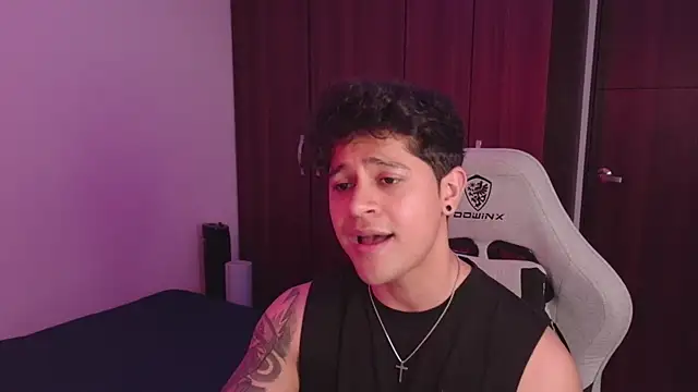 domsantiago  online show from October 2025 12:05:02 AM