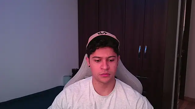 domsantiago  online show from October 2025 06:06:02 PM