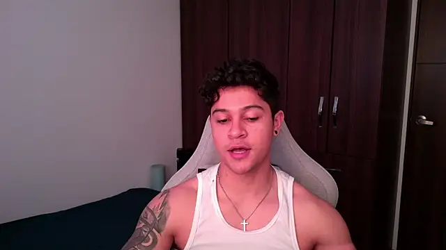 domsantiago  online show from October 2025 03:01:02 PM