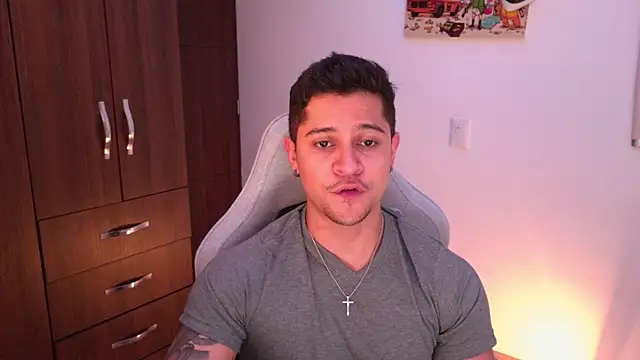 domsantiago  online show from October 2025 01:41:02 AM