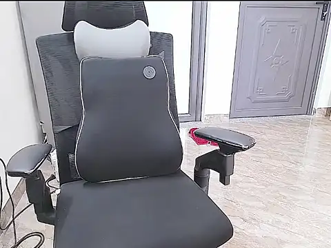 Snapshot of Shulee21 chatting on October 2025 02:25:02 AM Shulee21 online show from October 2025 02:25:02 AM