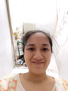 Snapshot of Shulee21 chatting on October 2025 06:25:02 AM Shulee21 online show from October 2025 06:25:02 AM