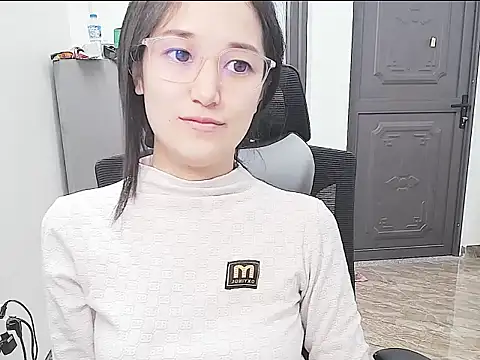 Snapshot of Shulee21 chatting on October 2025 02:34:01 AM Shulee21 online show from October 2025 02:34:01 AM