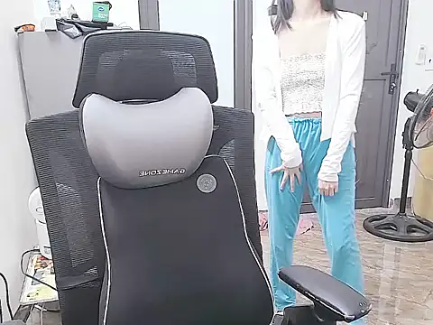 Snapshot of Shulee21 chatting on October 2025 02:30:01 AM Shulee21 online show from October 2025 02:30:01 AM