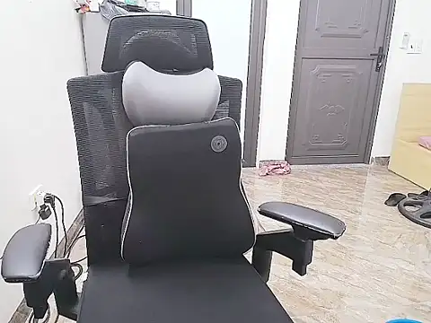 Snapshot of Shulee21 chatting on October 2025 03:19:01 AM Shulee21 online show from October 2025 03:19:01 AM