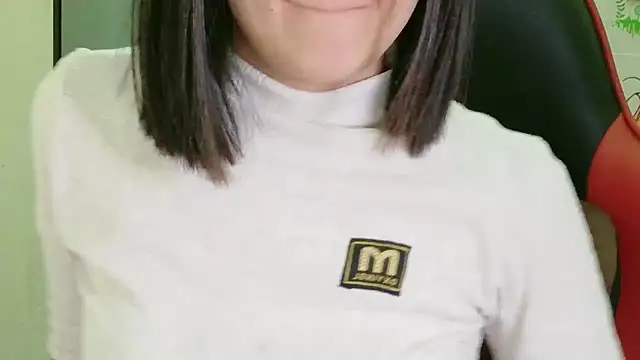 Snapshot of Shulee21 chatting on November 2025 01:48:01 AM Shulee21 online show from November 2025 01:48:01 AM