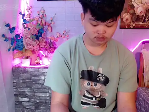 Reynelcock online show from May 2026 06:20:01 PM
