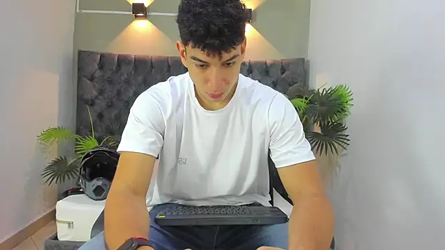 Snapshot of ALAN_REDINGER chatting on September 2025 01:02:01 PM ALAN REDINGER online show from September 2025 01:02:01 PM