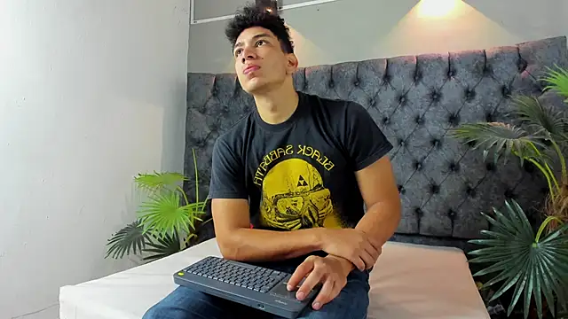 Snapshot of ALAN_REDINGER chatting on November 2025 01:11:01 PM ALAN REDINGER online show from November 2025 01:11:01 PM