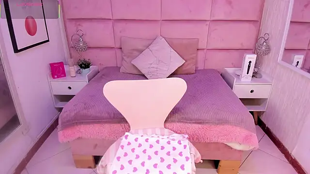 Janah Myers online show from November 2025 12:38:01 PM