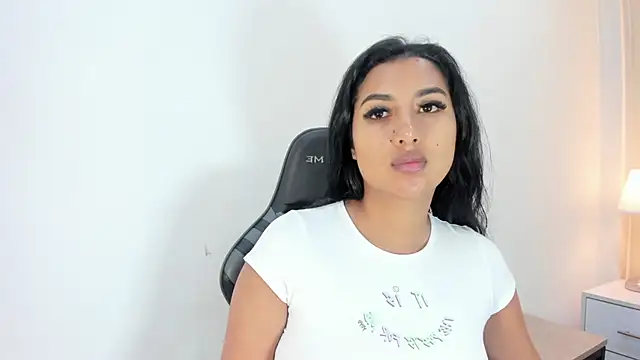 Snapshot of SalomeeBell chatting on December 2025 09:19:02 PM SalomeeBell online show from December 2025 09:19:02 PM