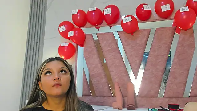 Wonderkloe  online show from February 2026 07:54:01 PM