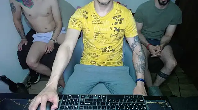 bossking017 online show from March 2025 10:53:01 PM