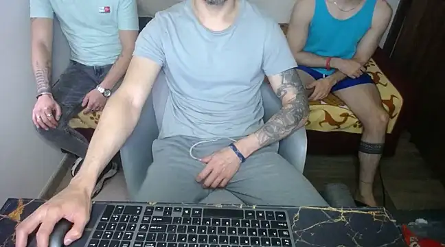 bossking017 online show from March 2025 05:02:02 PM