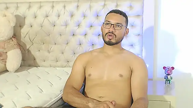 Snapshot of marcusblade chatting on November 2025 09:36:01 PM marcusblade online show from November 2025 09:36:01 PM