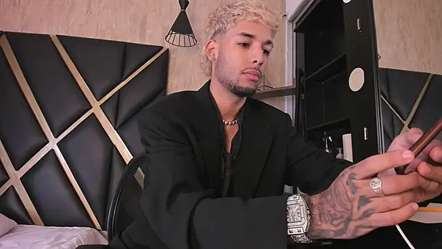 Thiagoferreti online show from September 2025 04:01:02 AM