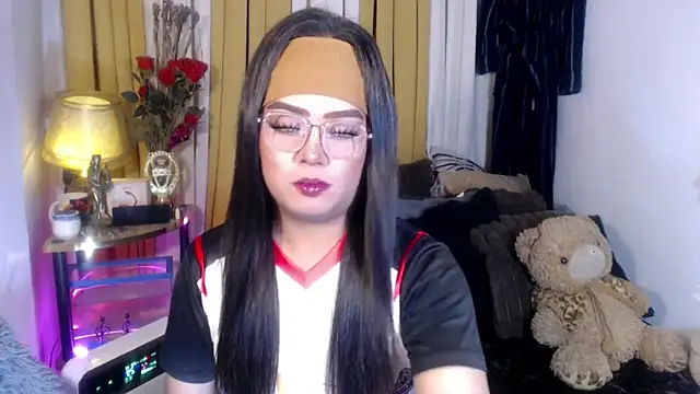 Snapshot of YourSweet-mich chatting on May 2026 01:41:01 PM YourSweet-mich online show from May 2026 01:41:01 PM